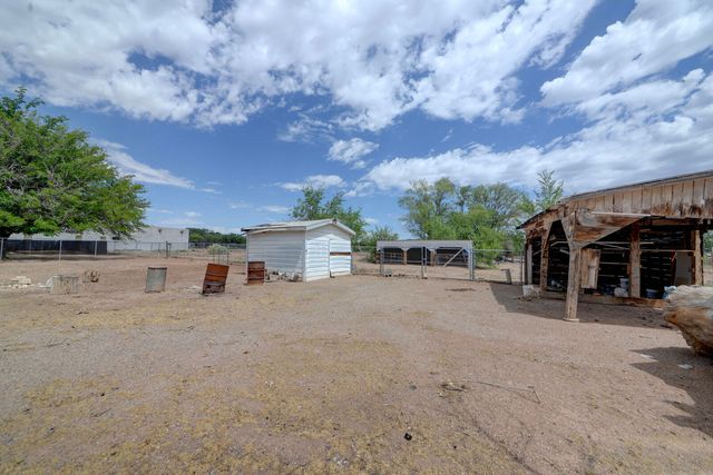 2323 Metzgar Road SW, Albuquerque, NM 87105