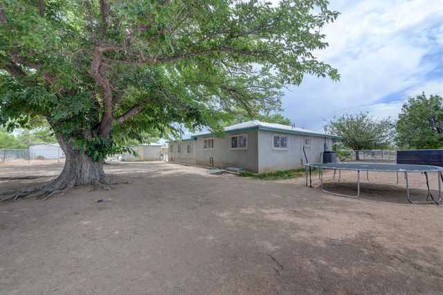 2323 Metzgar Road SW, Albuquerque, NM 87105
