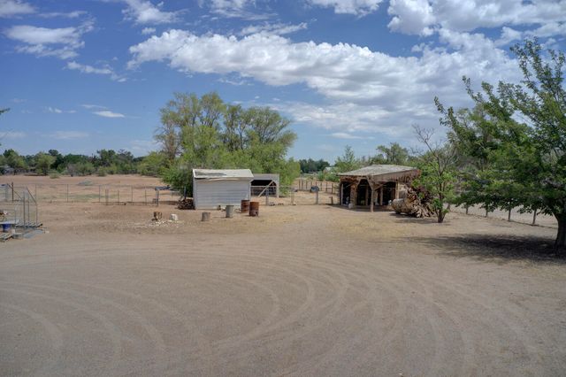 2323 Metzgar Road SW, Albuquerque, NM 87105