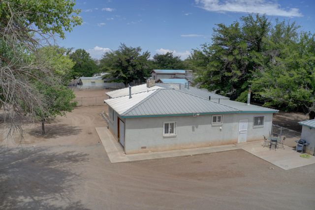 2323 Metzgar Road SW, Albuquerque, NM 87105