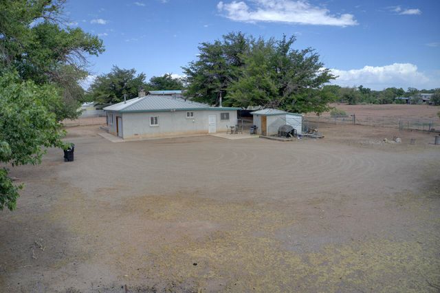 2323 Metzgar Road SW, Albuquerque, NM 87105