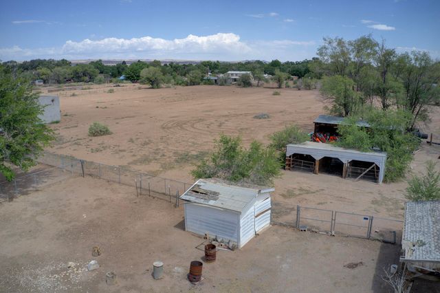 2323 Metzgar Road SW, Albuquerque, NM 87105