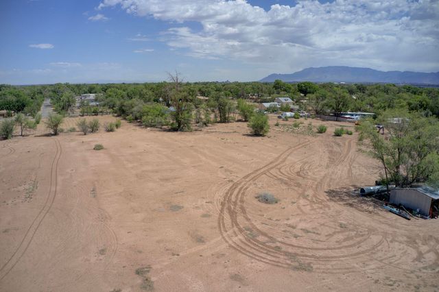 2323 Metzgar Road SW, Albuquerque, NM 87105