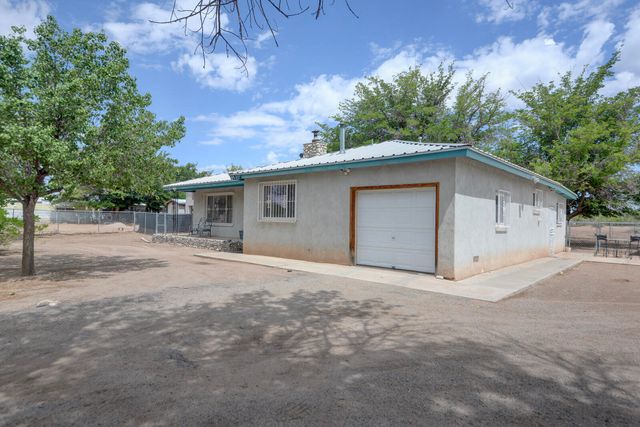2323 Metzgar Road SW, Albuquerque, NM 87105