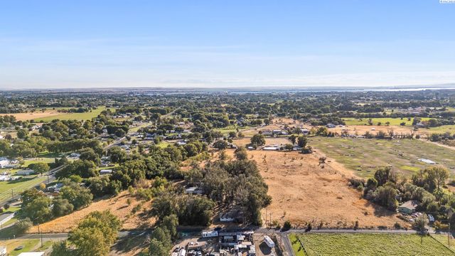 29005 S Carlson Road, Kennewick, WA 99337