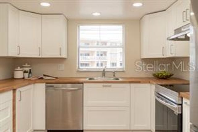 1120 N SHORE DRIVE NE 301, St Petersburg, FL 33701