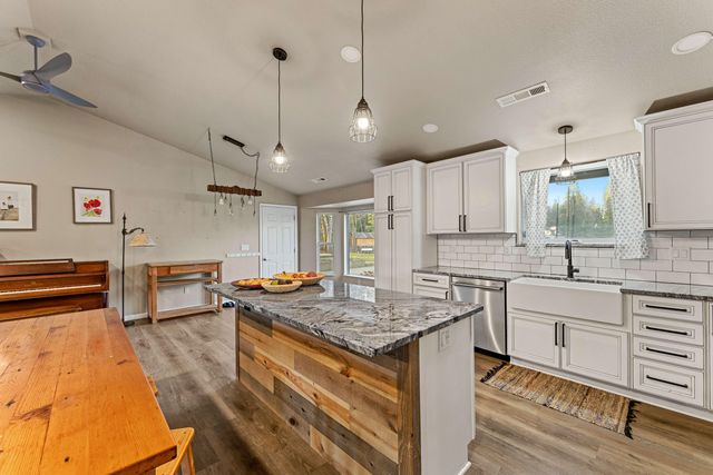 4570 New Hope Road, Grants Pass, OR 97527