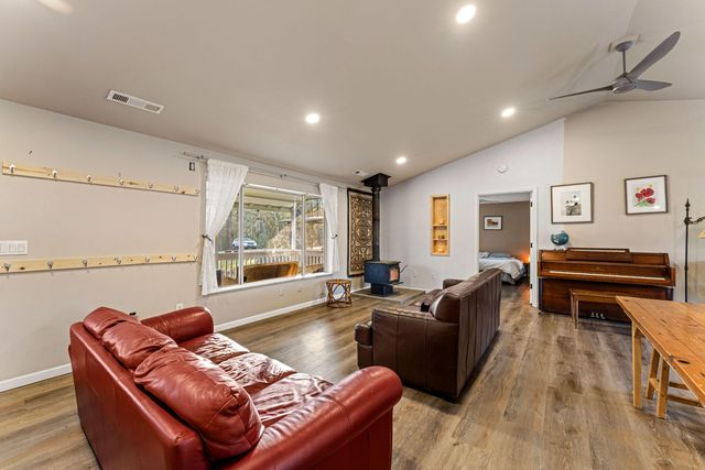 4570 New Hope Road, Grants Pass, OR 97527