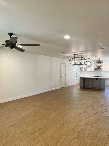 2158 Morning Glory Avenue, Fort Worth, TX 76111