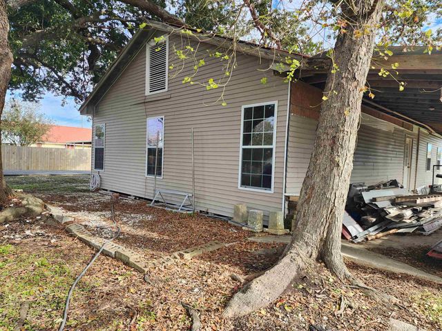 2002 South Bayou Drive, Golden Meadow, LA 70357