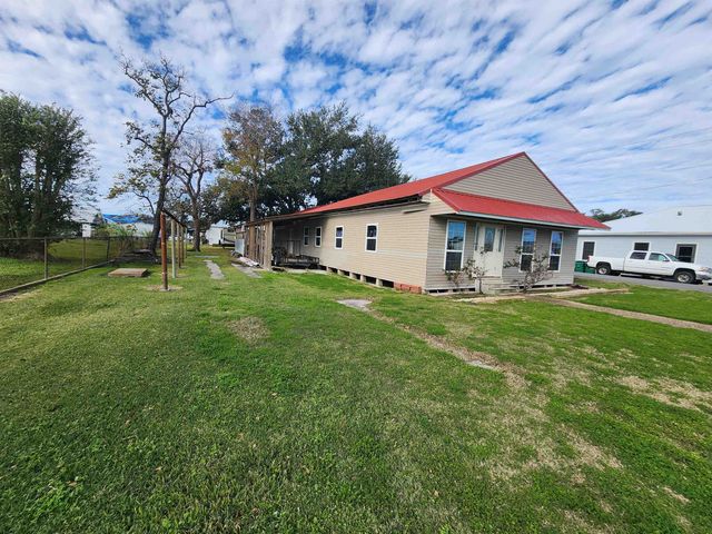 2002 South Bayou Drive, Golden Meadow, LA 70357