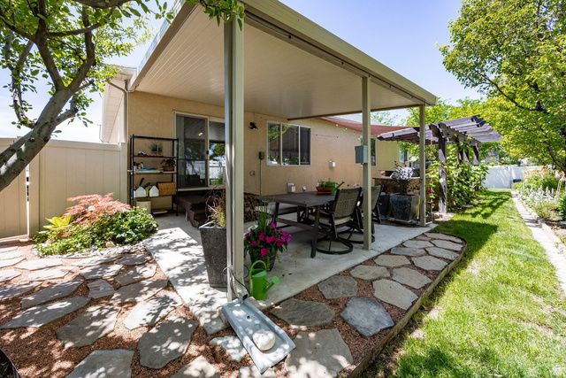 6716 W HUNTER CREST CIR, West Valley City, UT 84128