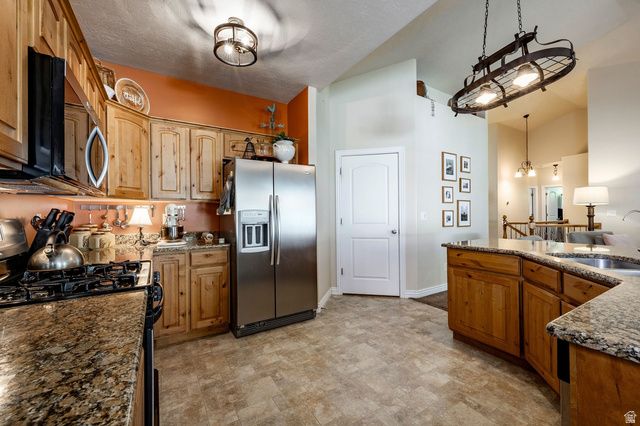6716 W HUNTER CREST CIR, West Valley City, UT 84128