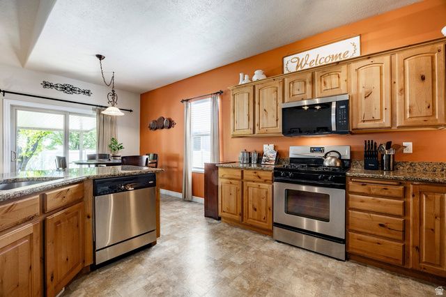 6716 W HUNTER CREST CIR, West Valley City, UT 84128