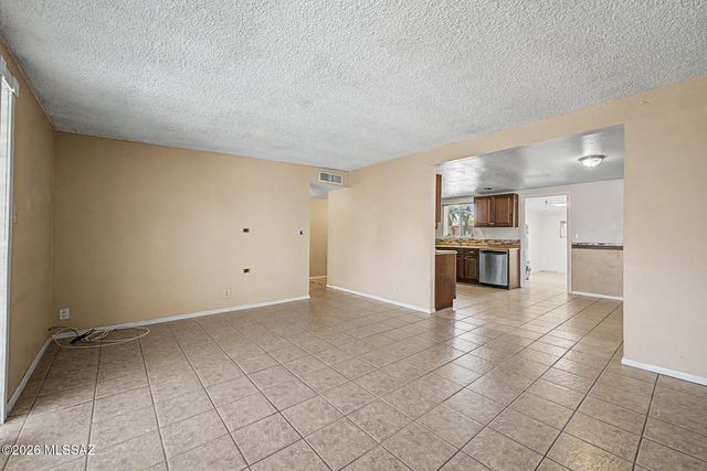 7640 E 27th Street, Tucson, AZ 85710