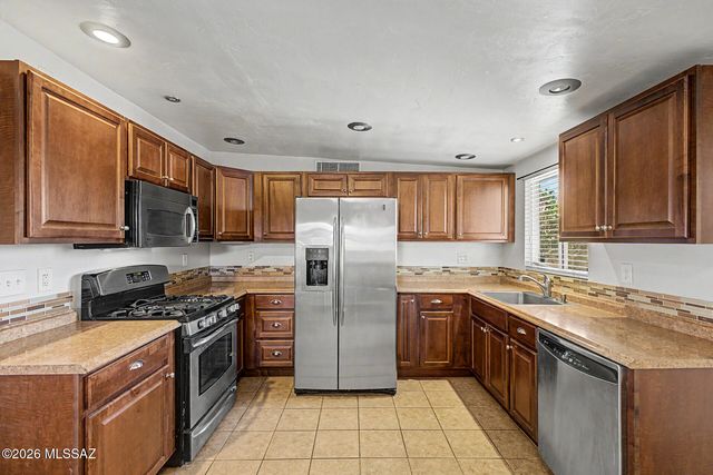 7640 E 27th Street, Tucson, AZ 85710