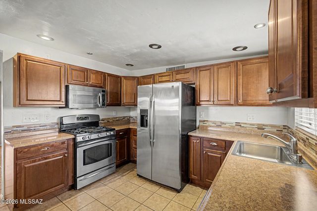 7640 E 27th Street, Tucson, AZ 85710