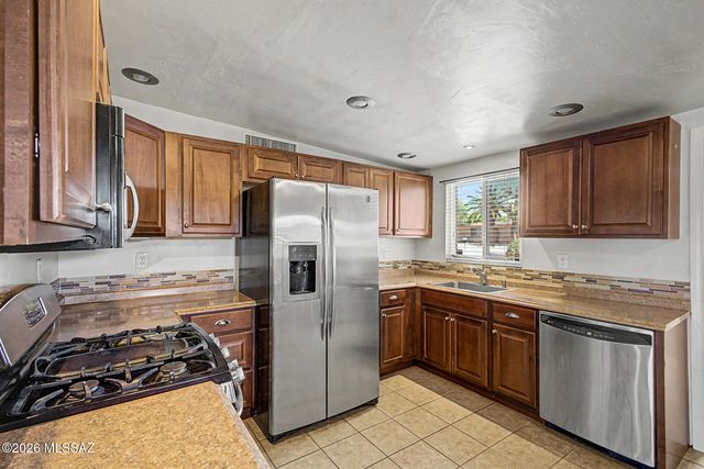 7640 E 27th Street, Tucson, AZ 85710