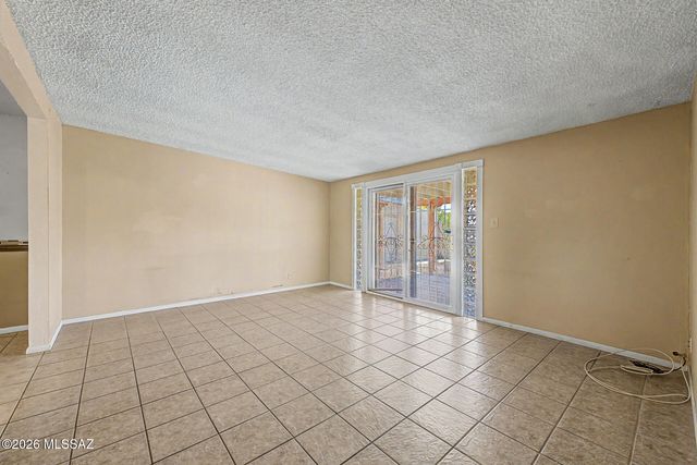 7640 E 27th Street, Tucson, AZ 85710