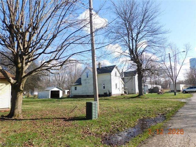 522 Shackson Street, Conneaut, OH 44030