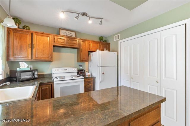 585B Kevin Court B, Manchester, NJ 08759