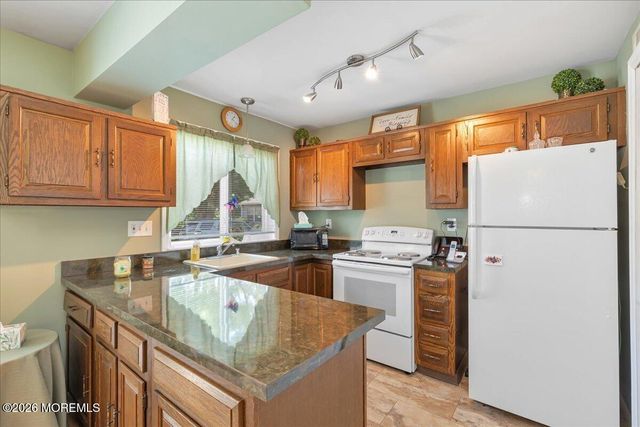 585B Kevin Court B, Manchester, NJ 08759