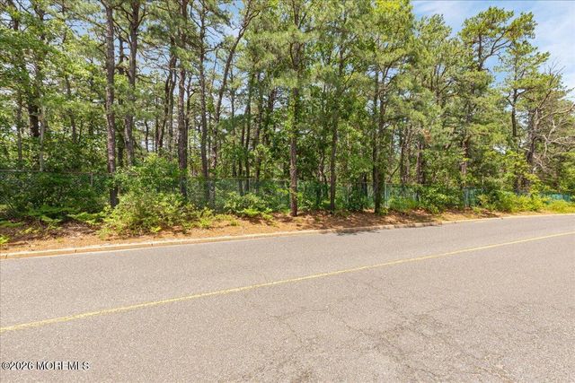 585B Kevin Court B, Manchester, NJ 08759