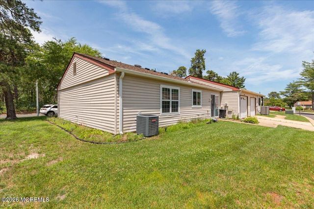 585B Kevin Court B, Manchester, NJ 08759