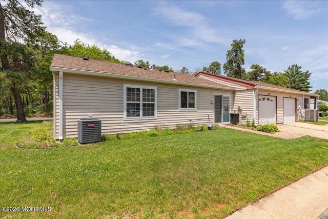 585B Kevin Court B, Manchester, NJ 08759