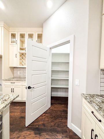 604 Crenshaw Street, Terrell, TX 75160