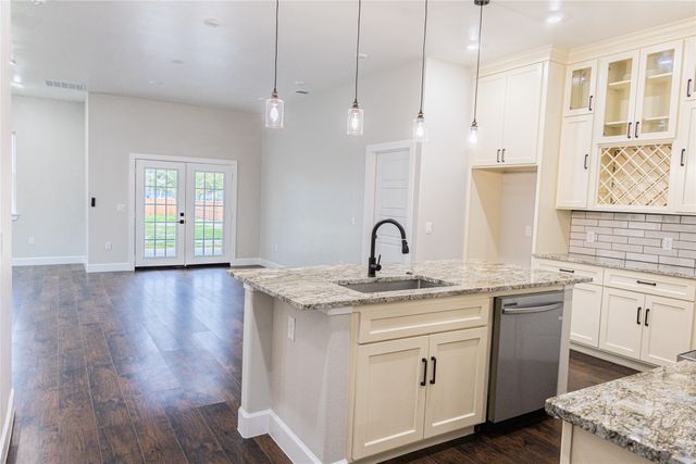 604 Crenshaw Street, Terrell, TX 75160