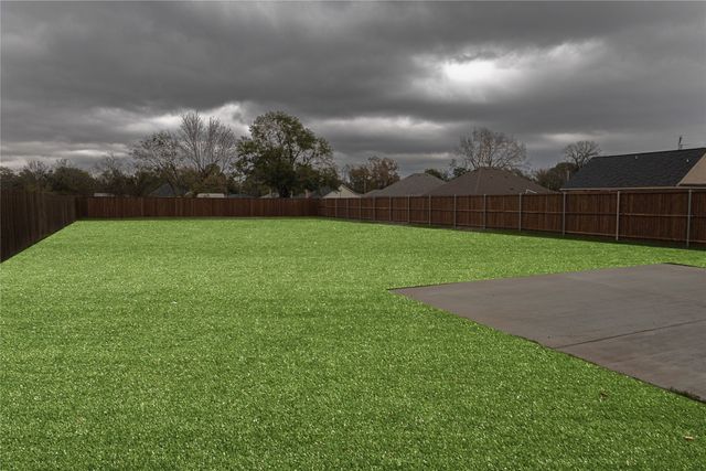 604 Crenshaw Street, Terrell, TX 75160