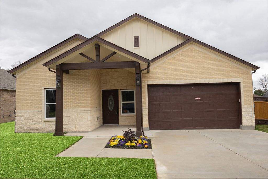 604 Crenshaw Street, Terrell, TX 75160