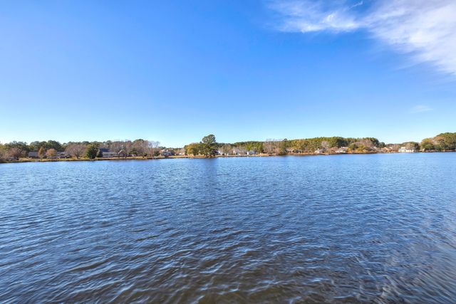 485 E Emerald Lake Drive, Sumter, SC 29153