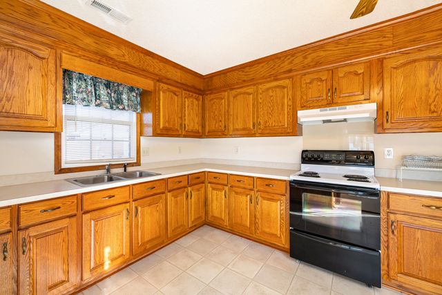 485 E Emerald Lake Drive, Sumter, SC 29153