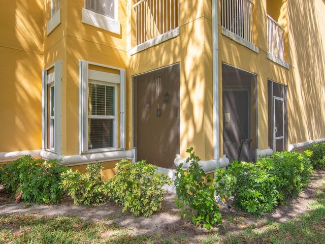 5045 Fairways Circle D101, Vero Beach, FL 32967