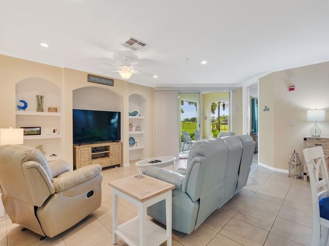 5045 Fairways Circle D101, Vero Beach, FL 32967