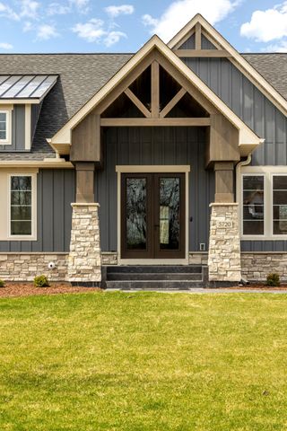 5720 57th Place N, Lake Elmo, MN 55042