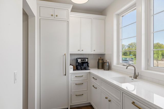 5720 57th Place N, Lake Elmo, MN 55042