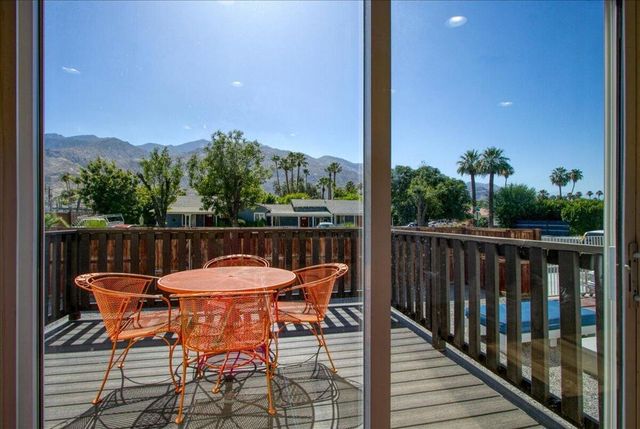 102 Fondulac Street, Palm Springs, CA 92264