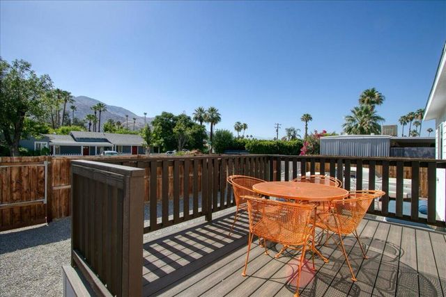 102 Fondulac Street, Palm Springs, CA 92264