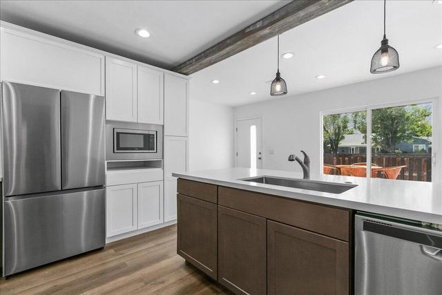102 Fondulac Street, Palm Springs, CA 92264
