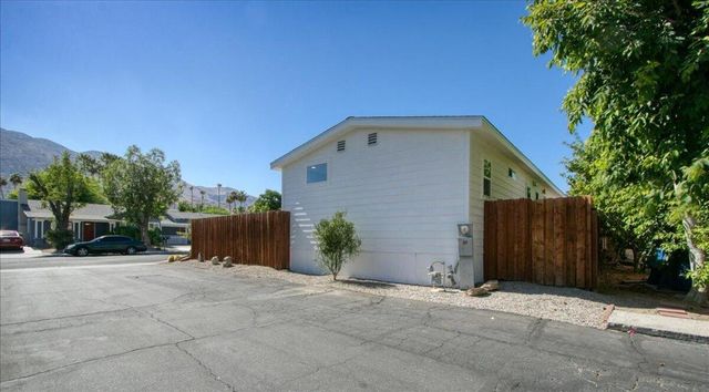 102 Fondulac Street, Palm Springs, CA 92264