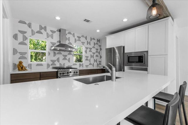 102 Fondulac Street, Palm Springs, CA 92264