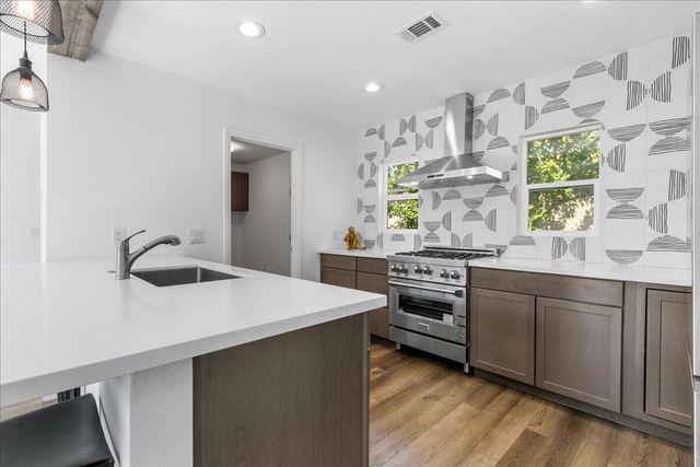 102 Fondulac Street, Palm Springs, CA 92264