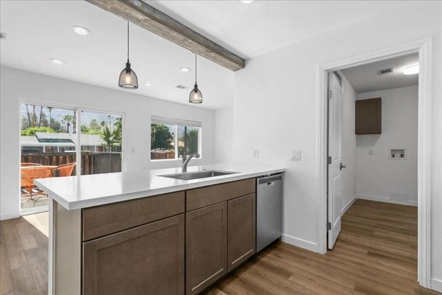 102 Fondulac Street, Palm Springs, CA 92264