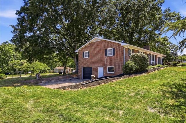 324 Chestnut Street, Yadkinville, NC 27055