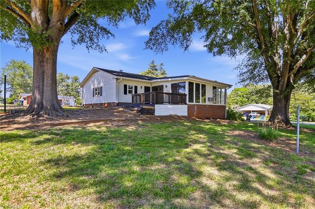 324 Chestnut Street, Yadkinville, NC 27055