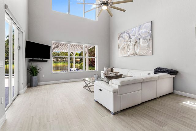 8861 Starhaven Cove, Boynton Beach, FL 33473