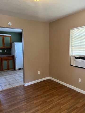 1614 Ryon Street A, Houston, TX 77009